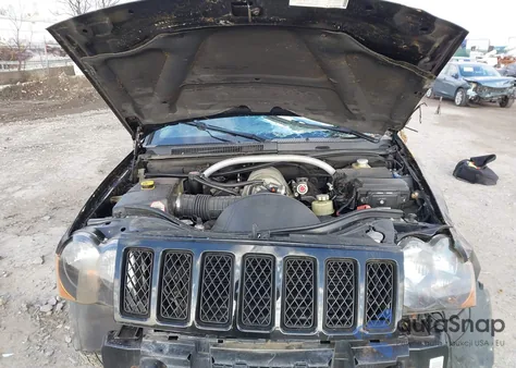 2008 Jeep Grand Cherokee Srt8 z USA, uszkodzony, nr VIN 1J8HR78328C100801